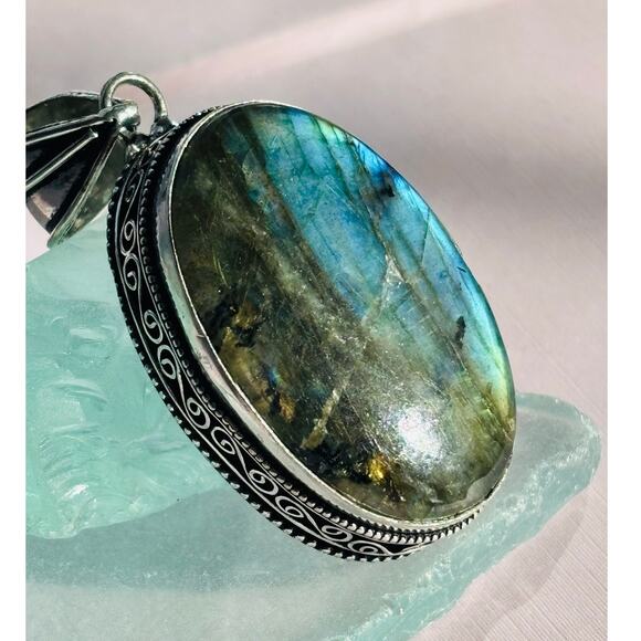 925 Sterling Chunky  Labradorite  Pendant - Picture 5 of 7